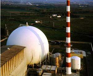 Garigliano nuclear power plant reactor building in 1970, to be decommissioned until 2016