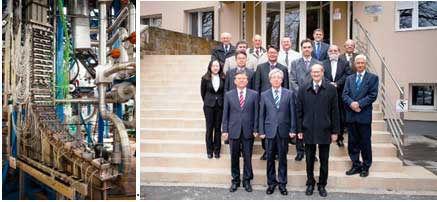 View of the thermal hydraulic facility (left) and the participants of the opening ceremony (right)